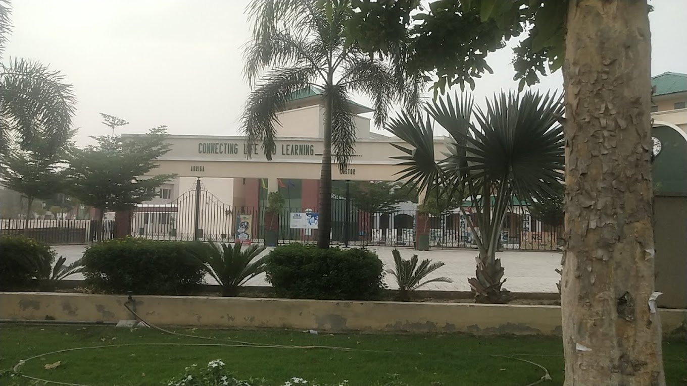 CT World School