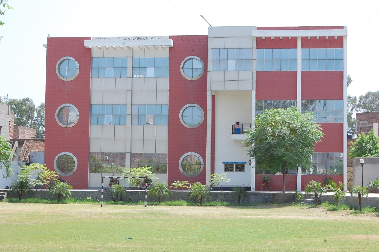 Â Lala Ishar Dass Gumber DAV Centenary Sen. Sec. Public School