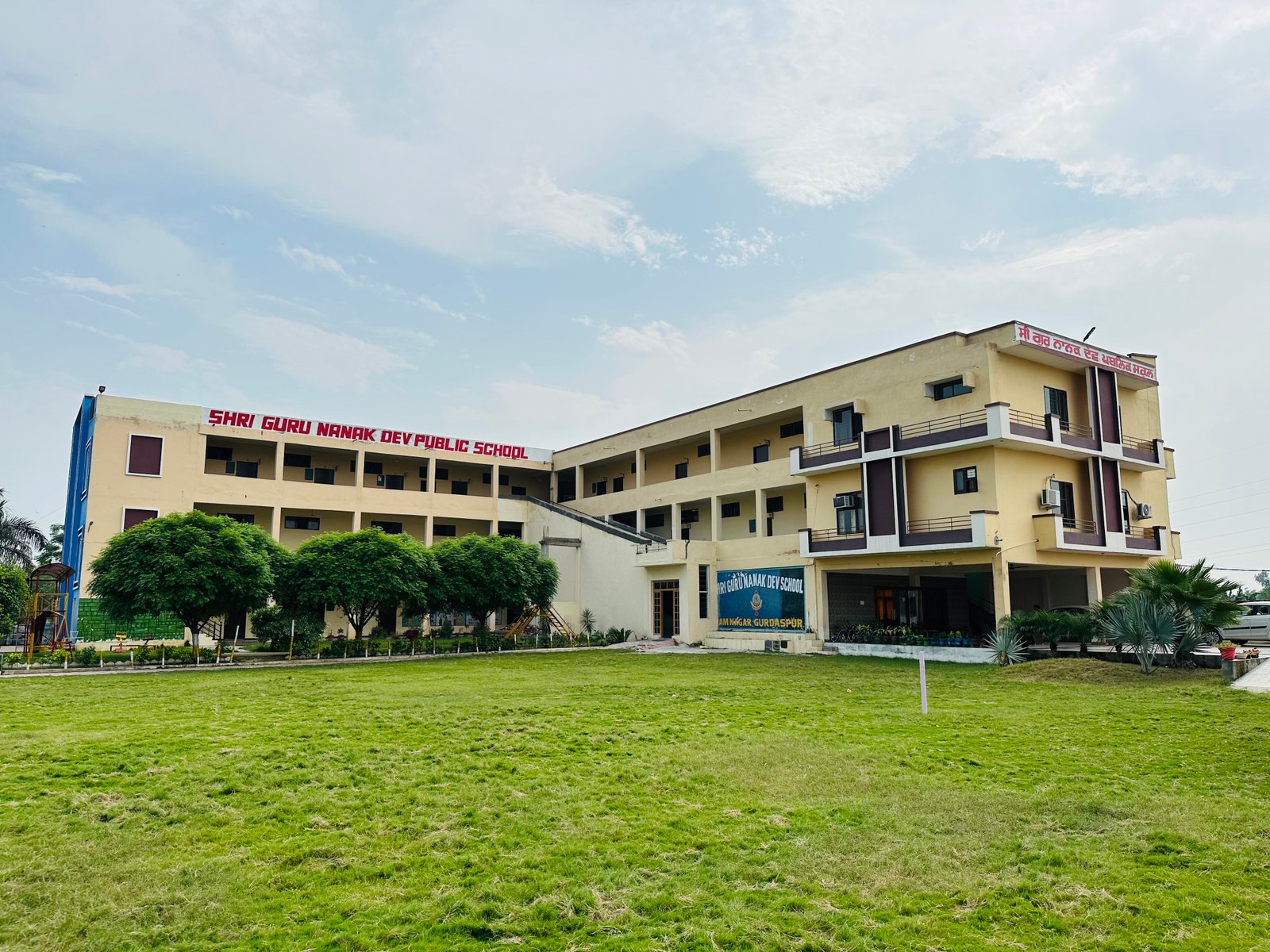 Shri Guru Nanak Dev Public School, Ramnagar