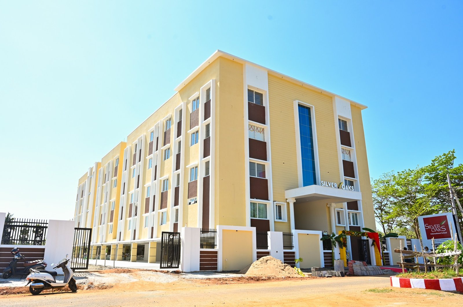 Silver Oaks International School