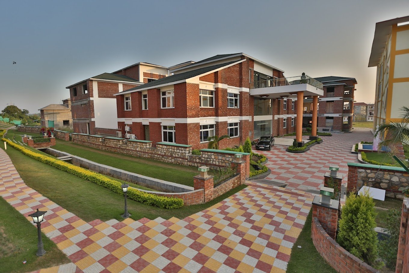 Tula\'s International School