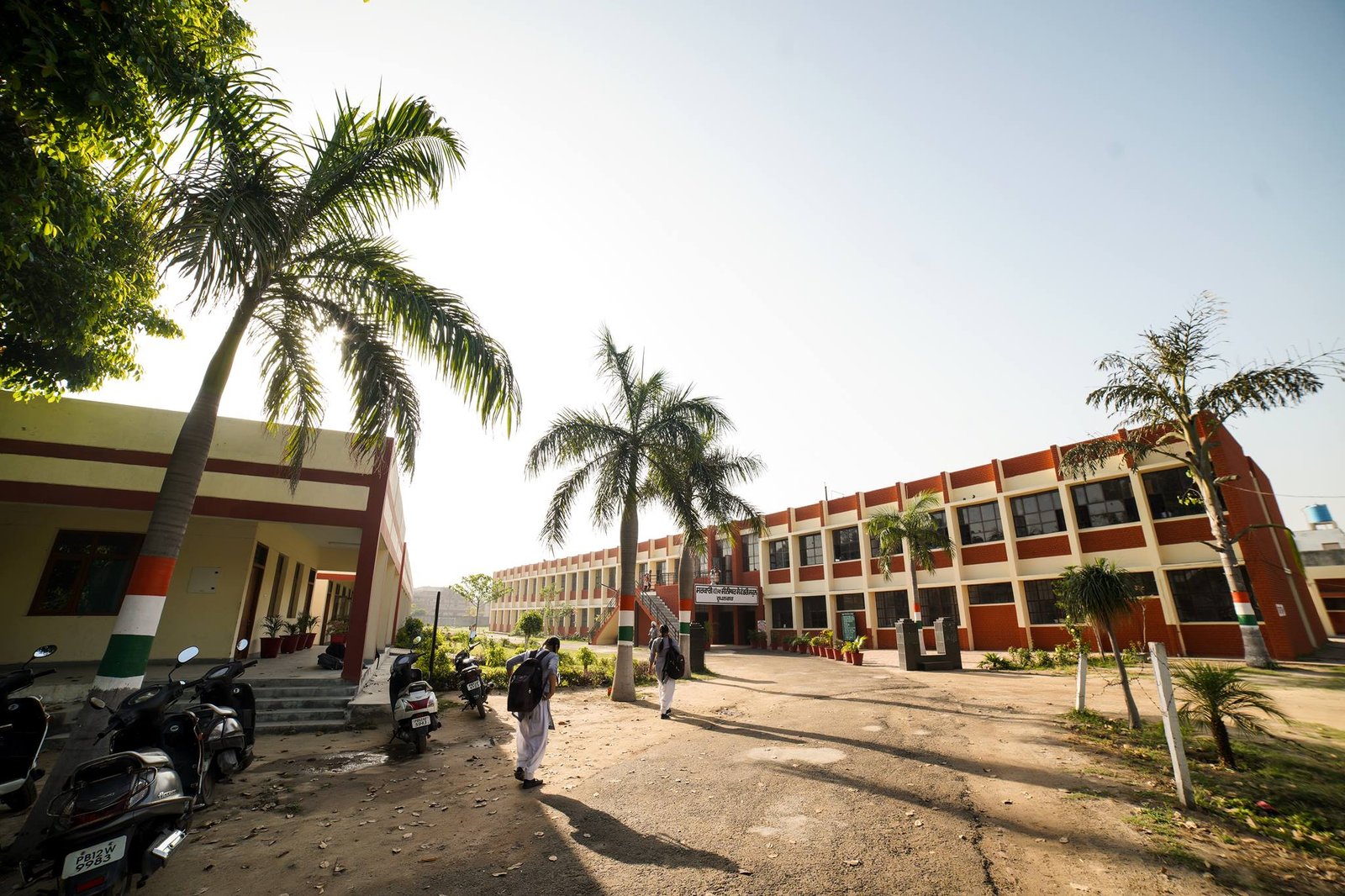 Govt Girls sen sec school logo