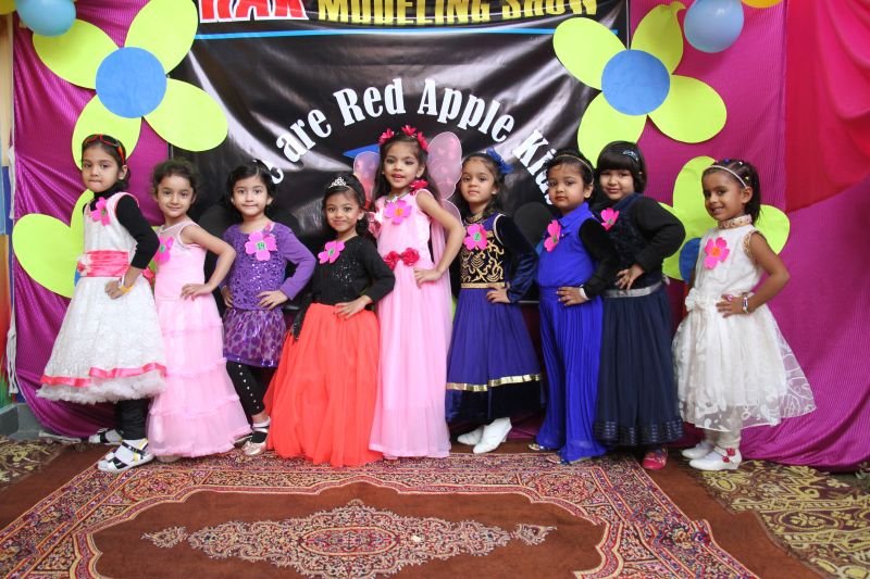 Red Apple Kids logo