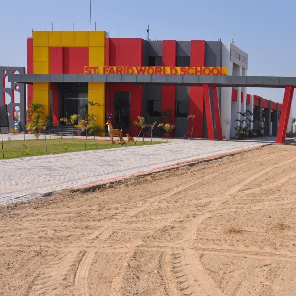 ST. FARID WORLD SCHOOL logo